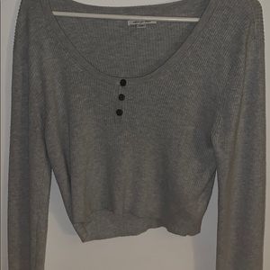 A crop top long sleeve